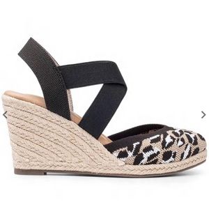 Leopard closed toe wedges